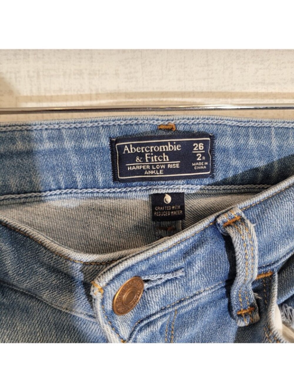 Abercrombie Fitch Harper Low Rise Ankle Jeans Womens 26 Distressed Embroidered - Picture 6 of 7